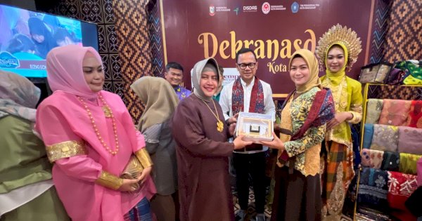 Sarasehan di Jambi, Istri Wali Kota Makassar Perkenalkan Ini