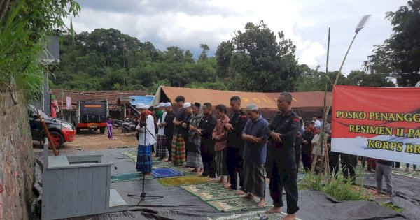 Polri Shalat Jumat dan Gaib Doakan Korban Gempa Cianjur