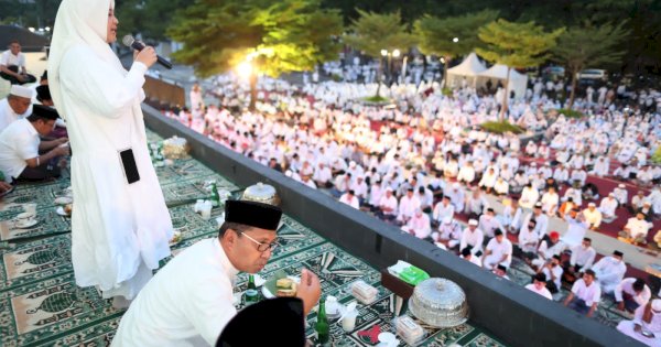 Jamaah Padati Shalat Subuh Berjamaah di Anjungan City Of Makassar