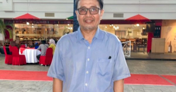 Kamis, STIKI Makassar Wisuda Mahasiswa, Guru Besar FEB Unhas Orasi Ilmiah