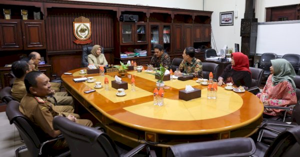 ‘Gantikan’ Danny, Fatmawati Terima Pemkab Jombang di Ruang Wali Kota