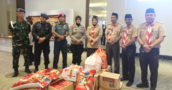 Terdampak Bencana, Fatmawati Rusdi Serahkan Bantuan Pemkot Makassar ke Warga Pulau Sangkarrang