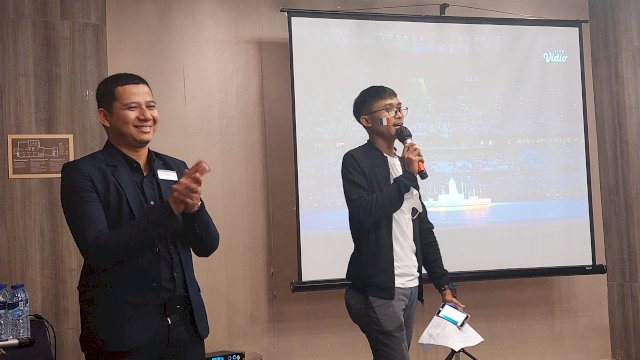 Joko Mulyono sebagai Finance and Accounting Manager (kiri). 