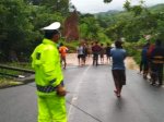 Longsor di Jalan Poros Maros-Bone Akses Jalan Terputus
