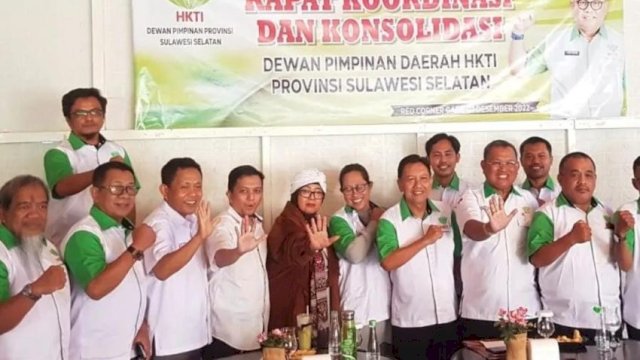 Pengurus HKTI Sulsel menyerukan tolak beras impor masuk Sulsel, Rabu (7/12). 