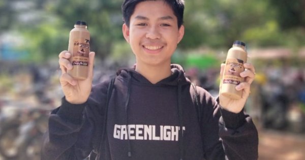 Alfin, Mahasiswa Ikom UINAM Yang Merintis Usaha Es Coffee