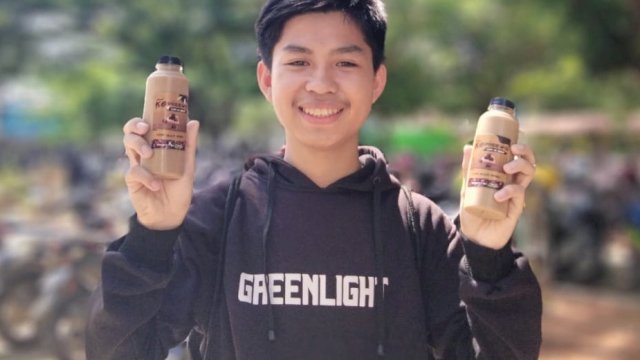 Alfin, Mahasiswa Ikom UINAM Yang Merintis Usaha Es Coffee