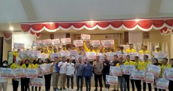 Bupati Serahkan Bonus 144 Atlet Lutra Peraih Medali di Porprov