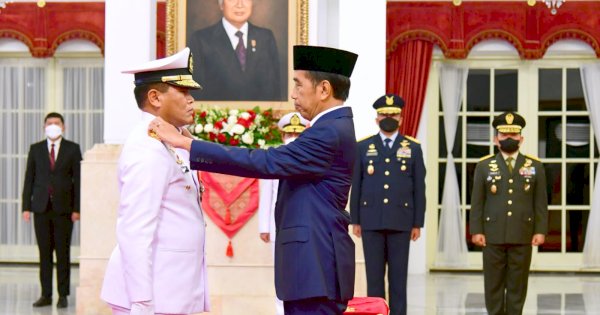 Presiden Lantik Muhammad Ali Sebagai KSAL