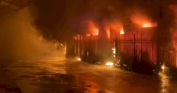 Untuk Kesekian Kalinya Pasar Sentral Makassar Kembali Terbakar