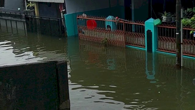 Kondisi banjir di Jl Ujung Bori Dalam I, Perumnas Antang Blok 8, Rabu (28/12) pagi.