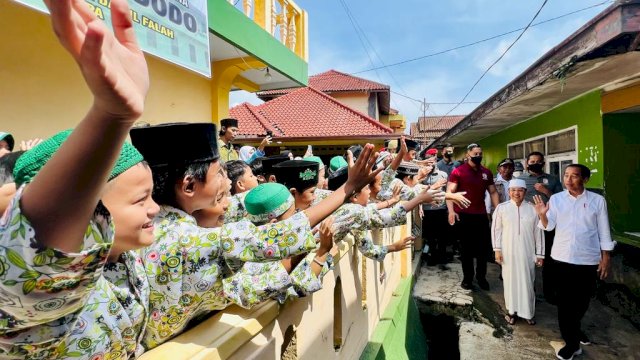 Presiden Tinjau Dampak Gempa di Ponpes Darul Falah Cianjur