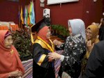 Halifah Pagarra Dikukuhkan Sebagai Profesor di UNM, Indira Sampaikan Selamat