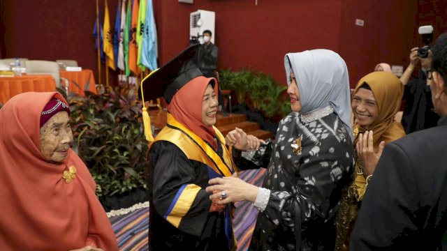 Halifah Pagarra Dikukuhkan Sebagai Profesor di UNM, Indira Sampaikan Selamat
