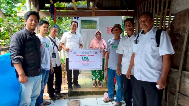 PT Semen Tonasa Serahkan 17 Unit Jamban Sehat