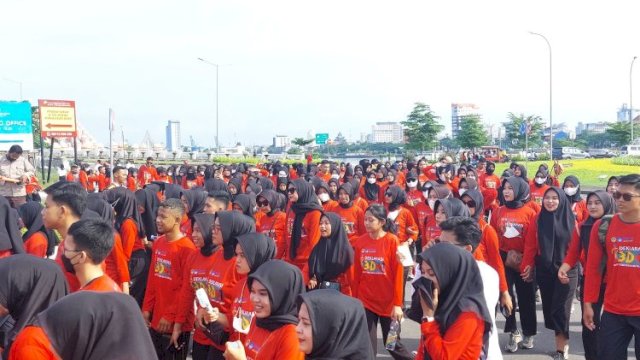 Peserta jalan sehat deklarasi 3D+1 di CPI, Sabtu (14/1). 