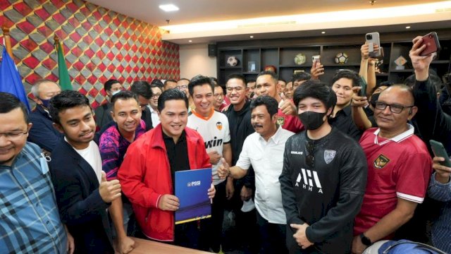 Menteri BUMN, Erick Thohir (jaket merah) calon Ketum PSSI. Foto: Twitter Erick Thohir