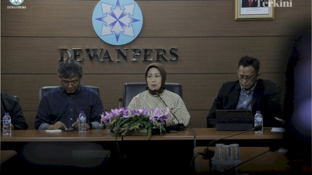 Ketua Dewan Pers, Dr. Ninik Rahayu saat jumpa pers perdananya, Selasa (17/1). Dok. Dewan Pers