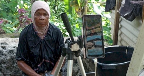 Nenek Layar Sari: Lebih Mudah Mencari Uang dengan Bekerja di Bak Lumpur Daripada Bekerja di Sawah