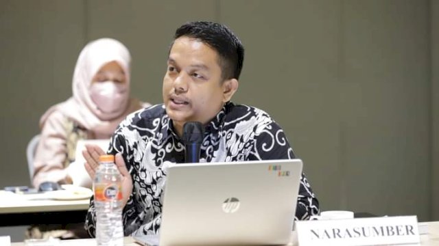 Dosen Universitas Esa Unggul dan Direktur Agitasi Propaganda Politik 2Indos; Syurya Muhammad Nur. 