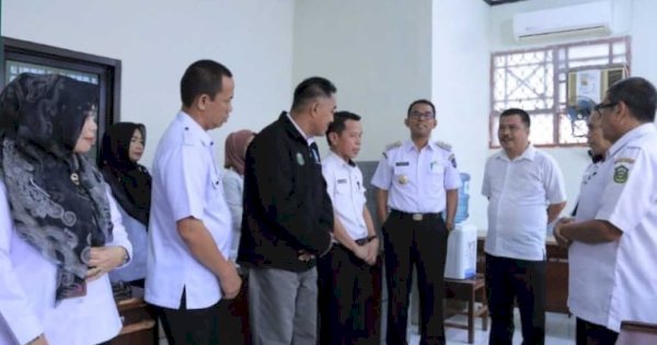 Pj Bupati Takalar Sidak Kantor Disdik, Ada Apa?