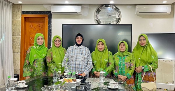 Indira Jusuf Terima Pengurus Muslimat NU Makassar