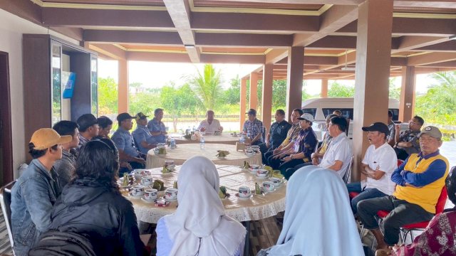 Bupati Jeneponto, Iksan Iskandar menerima Aliansi dan Masyarakat Benteng, Kamis (5/1/2023). 