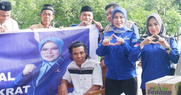 Bareng DPC Demokrat Gowa, RKN Pimpin Bakti Sosial Bagi Korban Banjir