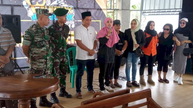 TNI AD sinergi bersama komponen bangsa di Magelang bahagiakan anak yatim piatu jalan bareng sambil berendam air hangat. [Foto: Moh Islam/HN]