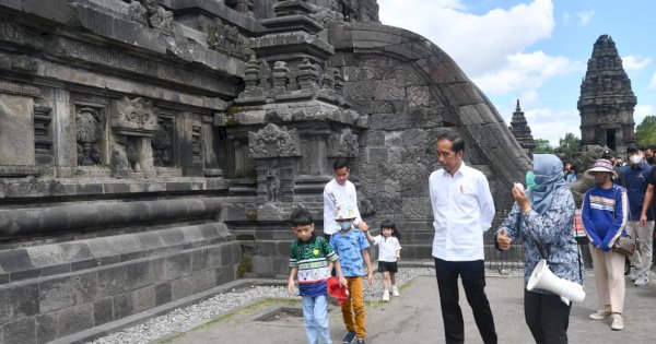 Ajak Cucu ke Candi Prambanan, Jokowi Promosikan Wisata Edukasi