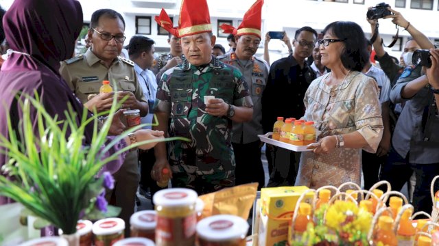 Dihadapan Kasad Dudung, Wali Kota Makassar Ungkap Peran TNI Sukseskan Longwis
