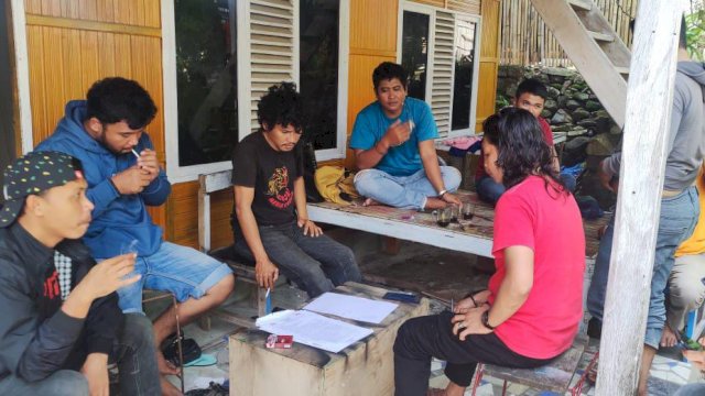 Aliansi Pemuda Jeneponto rapat konsolidasi terkait aksi demonstrasi besok, Senin (16/1). 