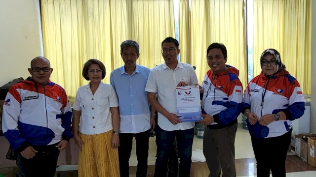 Febrianto Didampingi Kedua Orangtuanya Sukses Daftar Caleg di Partai Perindo Makassar