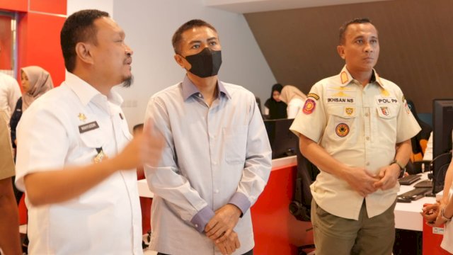 Pimpinan DPRD Jabar dan Humas Polda Jabar Studi Banding ke Command Center Makassar