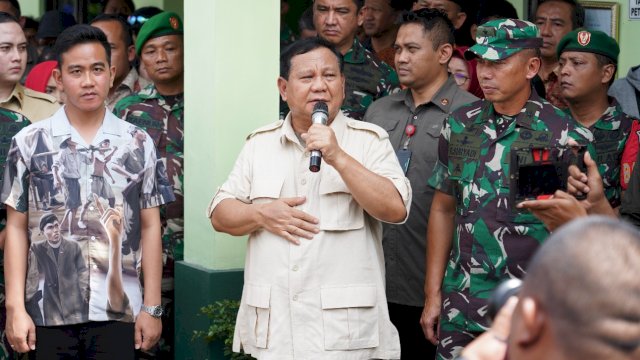 Menhan Prabowo Subianto Serahkan Puluhan Randis ke Babinsa di Surakarta