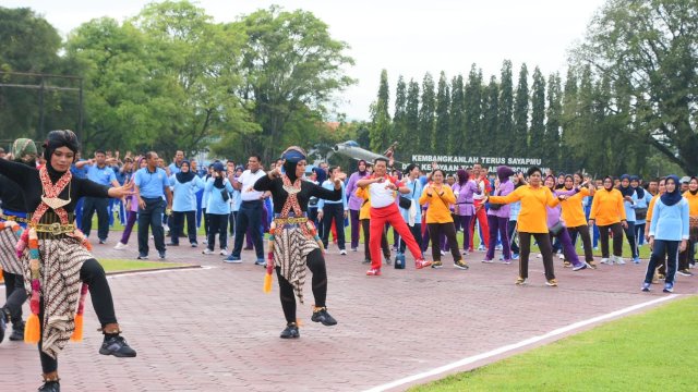 Olahraga Bersama Taruna AAU, Panglima TNI Gelorakan Senam SKJ 88