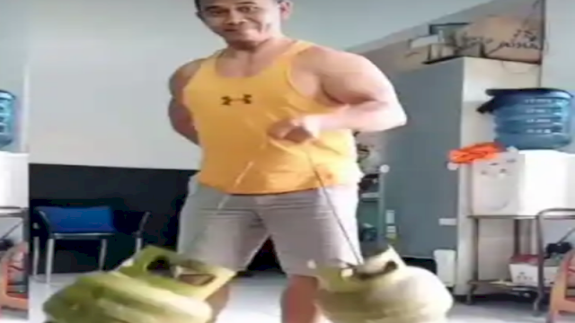 Tangkapan layar video viral Latto latto berbahan tabung gas (Instagram: @andreyraga)