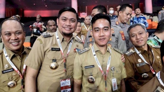 Bupati Gowa Adnan Purichta Ichsan bersama Walikota Solo Gibran Rakabuming saat menghadiri Rakornas Kepala Daerah dan Forkopimda Tahun 2023. Foto: Istimewa 