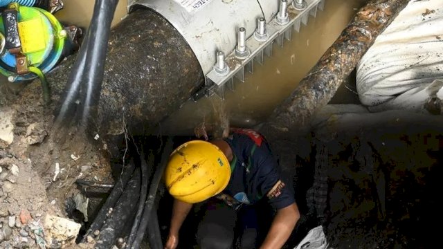 Pipa bocor di Ratulangi langsung ditangani PDAM. Foto: dok. PDAM