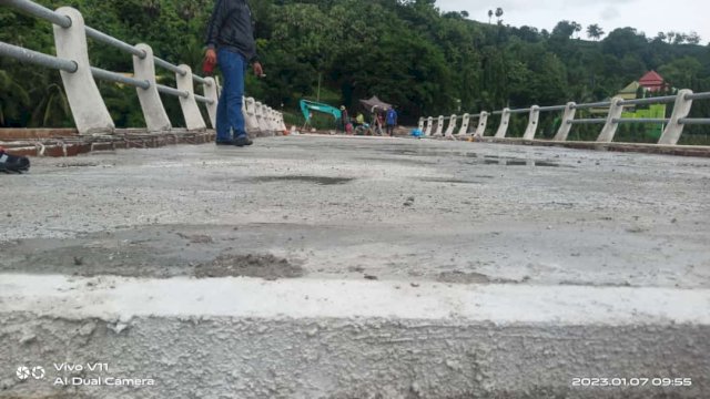 Pasca pengecoran Jembatan Munte, Jeneponto, Minggu (8/1/2023). [ASWIN/HN]