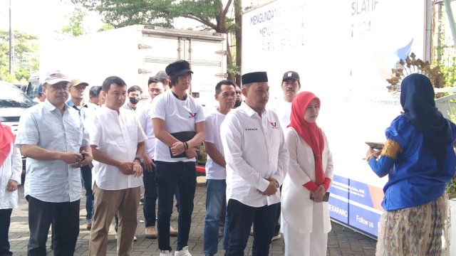 Disambut Tarian 4 Etnis, H. Rudi Kembalikan Berkas Bacaleg Perindo Dapil V