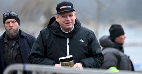 Negara Muslim Terluka, Pembakaran Salinan Alquran Saat Demo Anti-Turki di Swedia