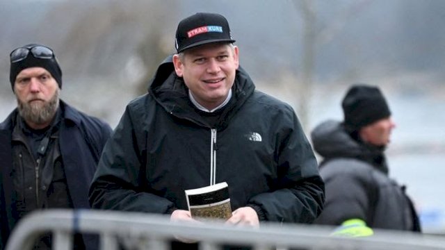 Rasmus Paludan, politikus Swedia yang membakar salinan Alquran di Swedia. (AFP/FREDRIK SANDBERG)