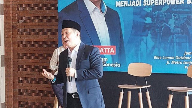 Ketum Gelora, Anis Matta di acara ngobrol bareng media di Makassar, Jumat (24/2). HN