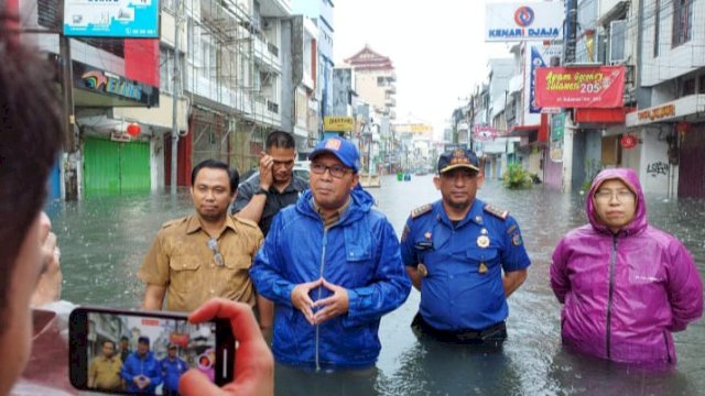 Curah Hujan Tinggi, Wali Kota Makassar, Moh. Ramdhan Pomanto Instruksikan Sekolah Diliburkan sampai Kondisi Kondusif. (Foto : Humas Damkar)