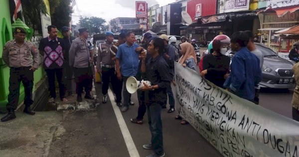 Massa Desak Pemerintah Tutup Aktivitas Yayasan Nur Mutiara Makrifatullah Gowa