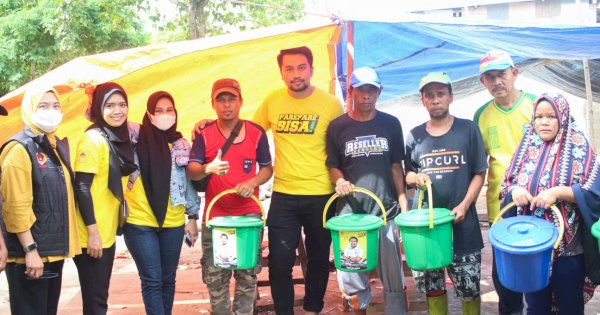 Ketua KONI Parepare Peduli Korban Banjir Bandang
