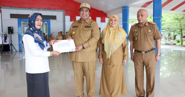 Kepala BKKBN Sulsel Serahkan Rincian DAK BKKBN Senilai 5,36 Milyar Kepada Pemkab Maros