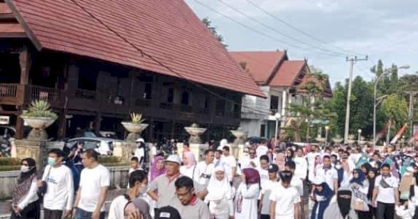 Masyarakat Takalar Antusias Ikuti Jalan Sehat Anti Mager