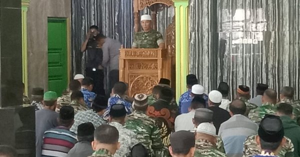 Pangdam Safari Jumat Berkah, Bareng Pandivif 3 Kostrad dan Bupati Adnan